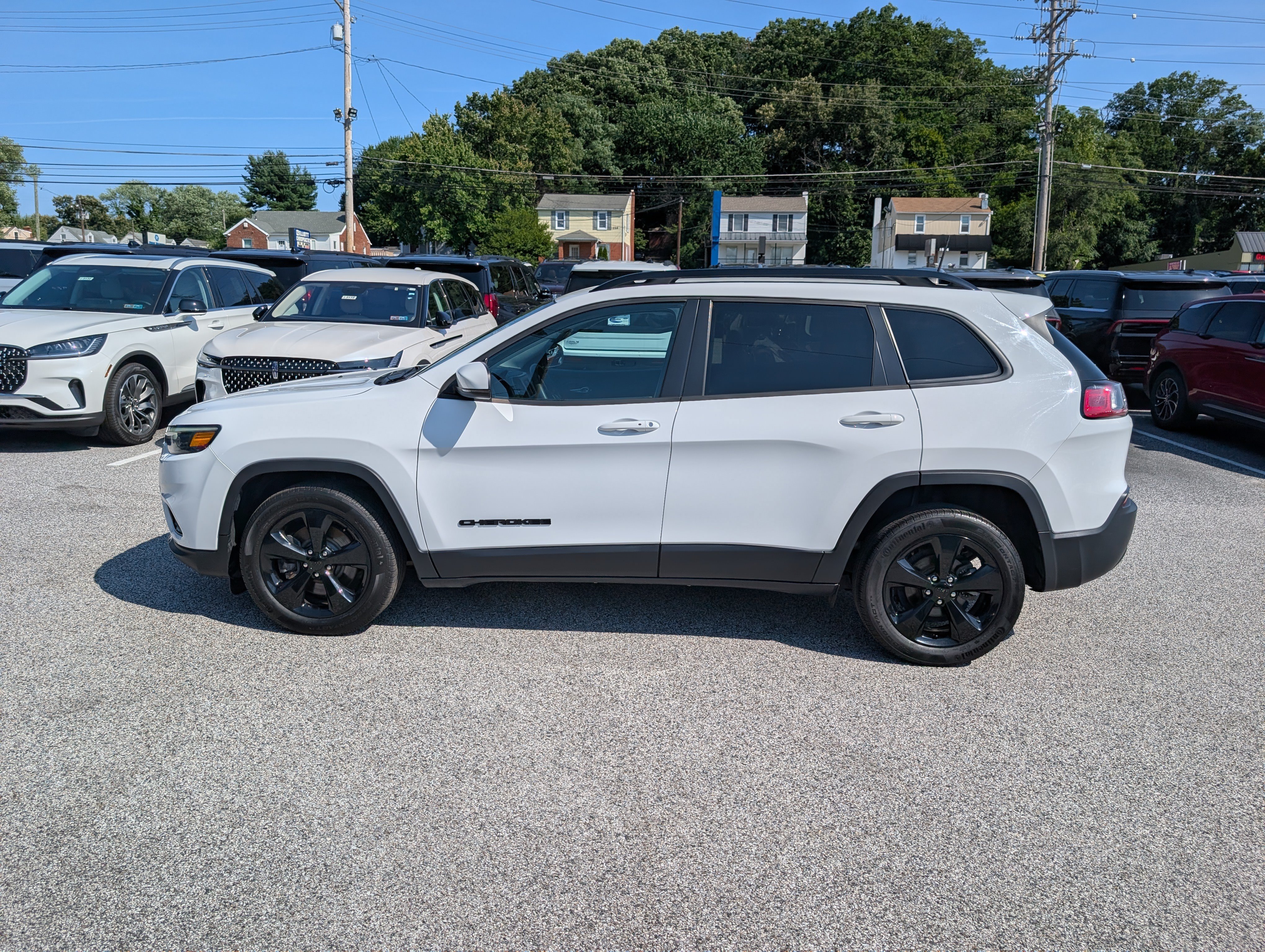 Used 2020 Jeep Cherokee Latitude Plus FWD image 3