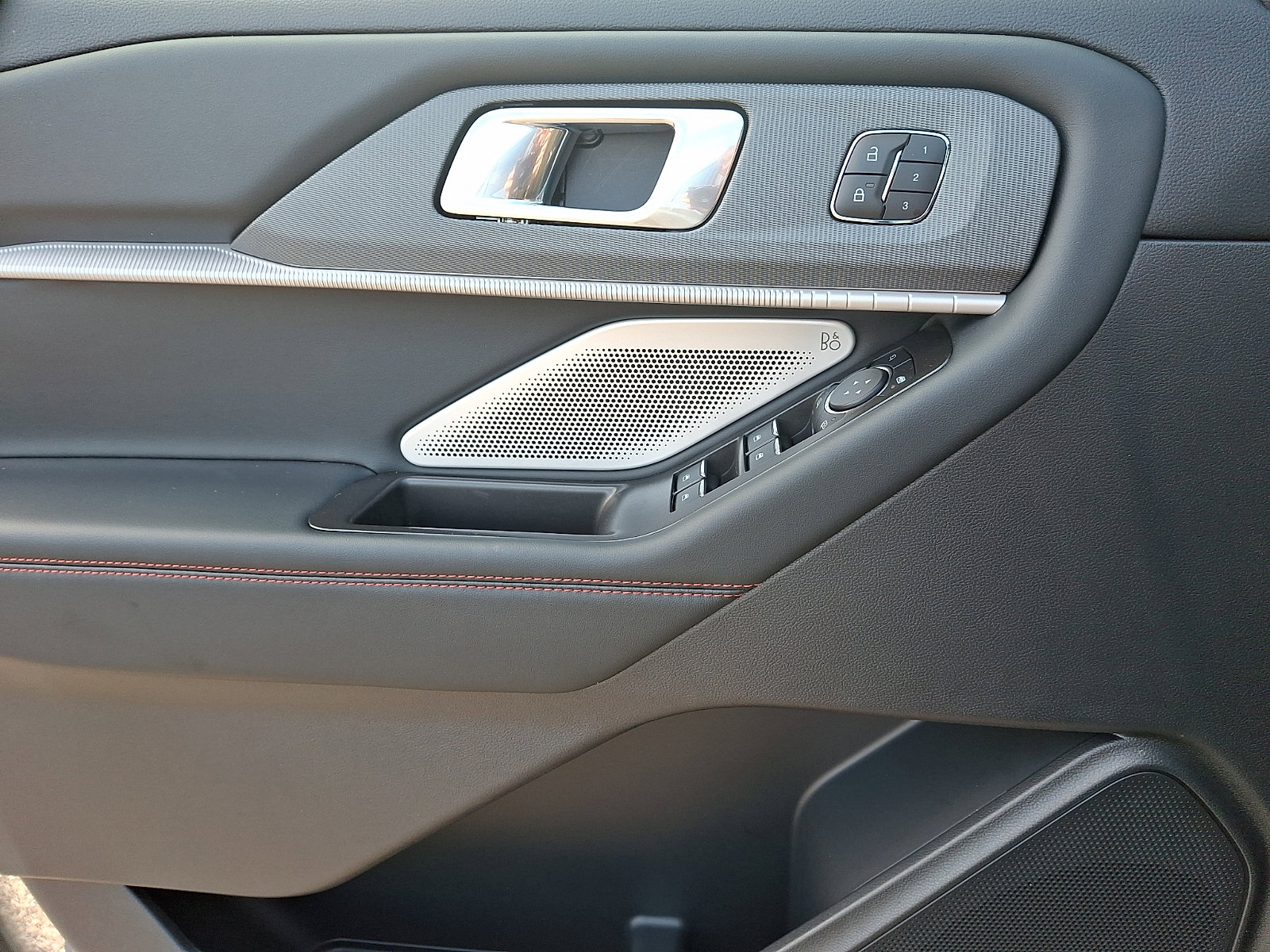 Certified 2025 Ford Explorer ST w/ Sun And Sound Package image 21