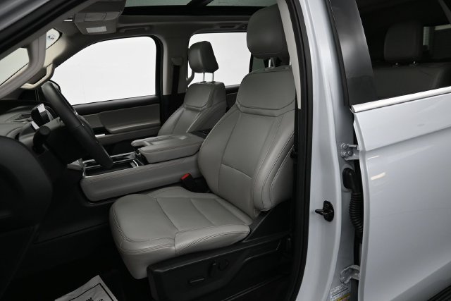 Certified 2025 Ford Expedition Active AWD/4WD image 11