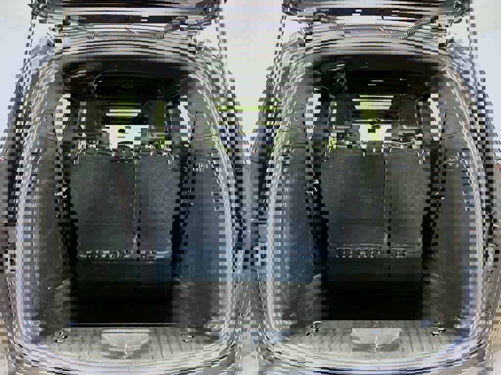 Used 2022 Chrysler Pacifica Limited w/ Uconnect Theater Family Group image 23