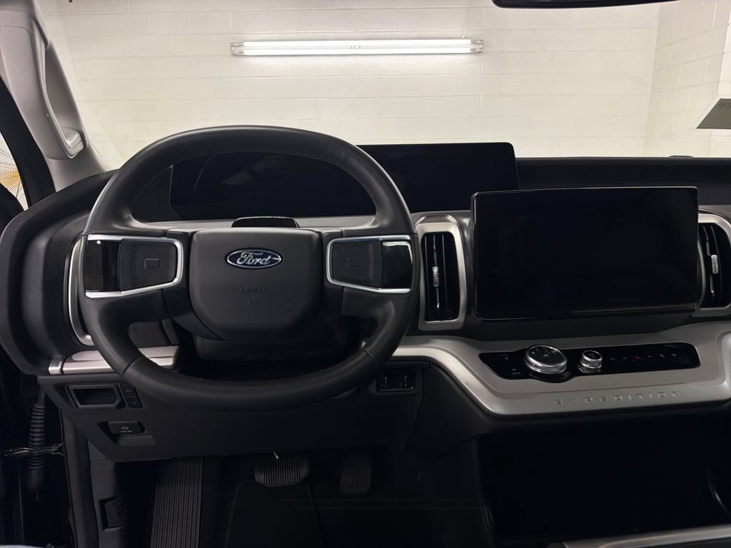 Certified 2025 Ford Expedition Active RWD image 9