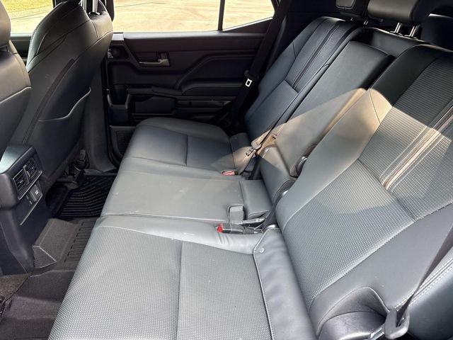 Used 2025 Toyota 4Runner Limited AWD/4WD image 19