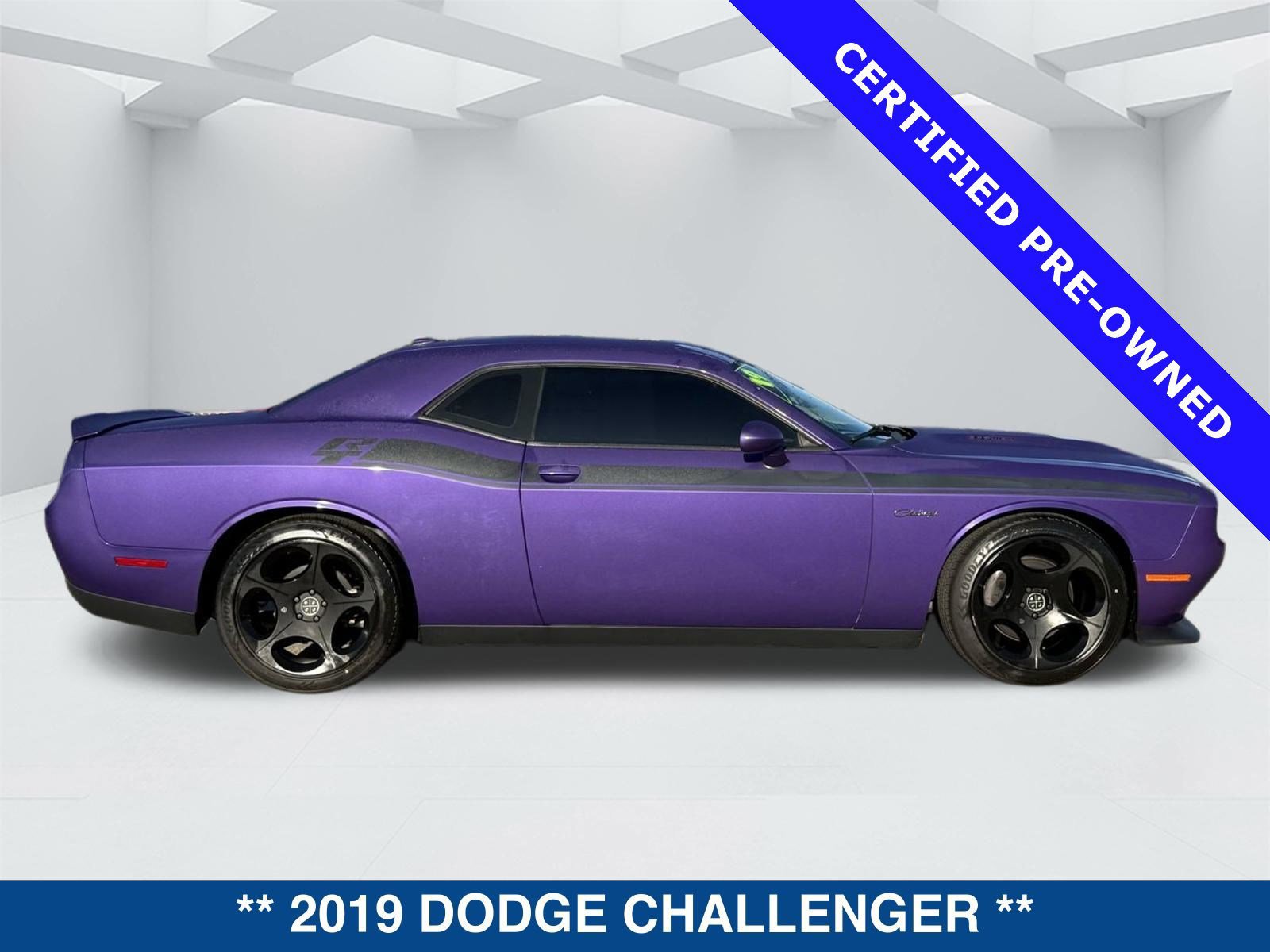 Used 2019 Dodge Challenger R/T w/ Plus Package image 5