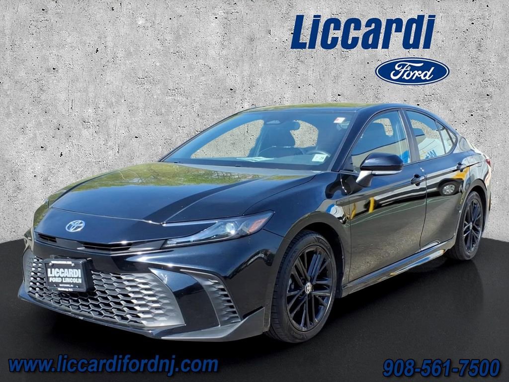 Used 2025 Toyota Camry SE w/ Convenience Package FWD image 3
