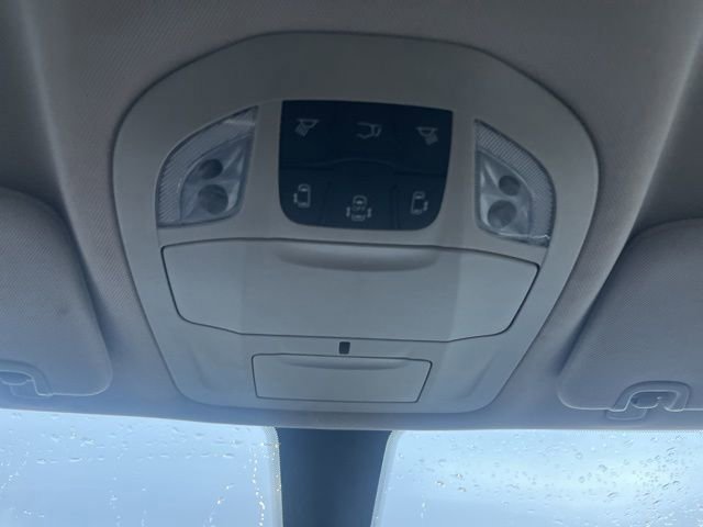 Used 2022 Chrysler Voyager LX image 29
