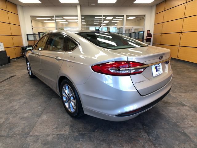 Certified 2017 Ford Fusion SE w/ Fusion SE Technology Package FWD image 5