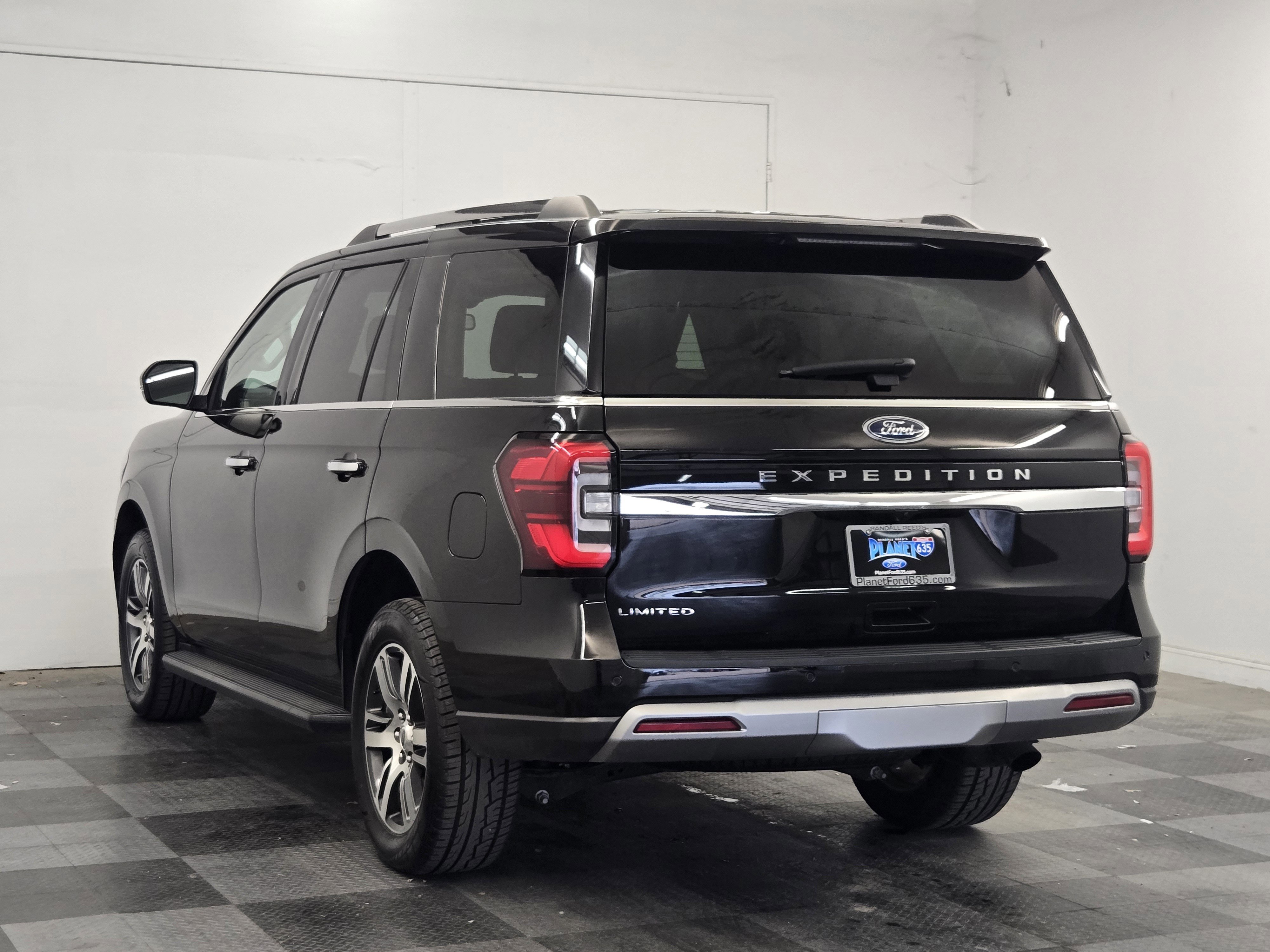Certified 2024 Ford Expedition Limited RWD image 2