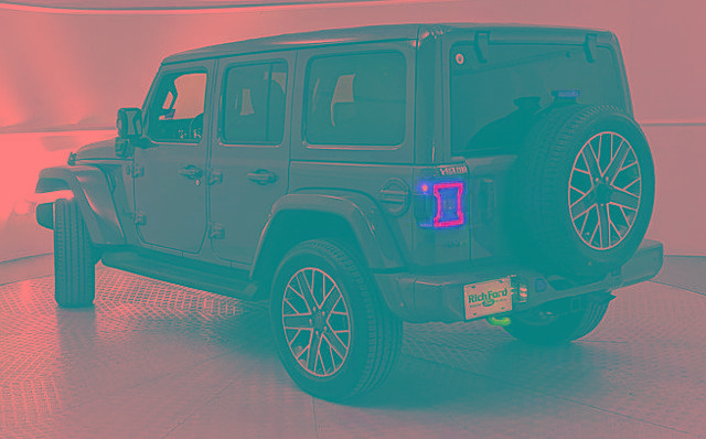 Used 2023 Jeep Wrangler Unlimited Sahara AWD/4WD image 4