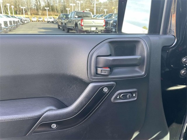 Used 2018 Jeep Wrangler Unlimited Rubicon image 11