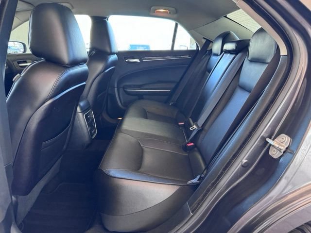 Used 2019 Chrysler 300 Limited RWD image 12
