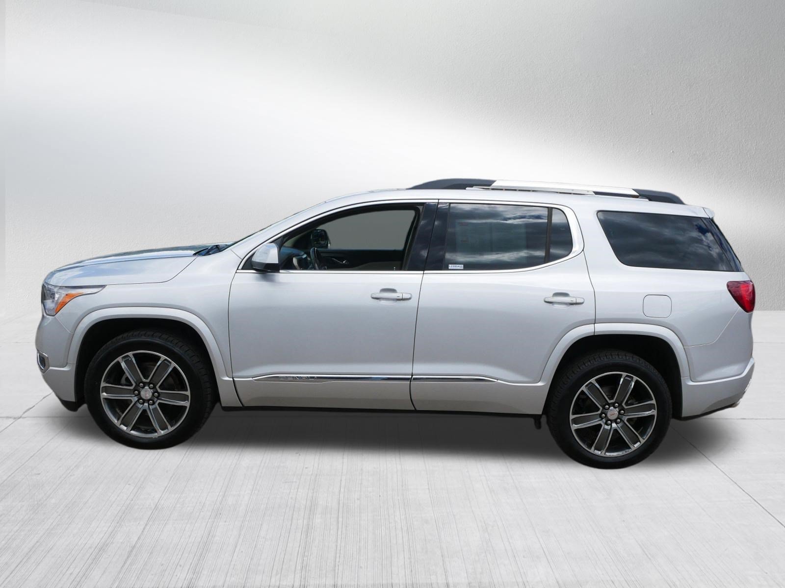 Used 2018 GMC Acadia Denali w/ Technology Package AWD/4WD image 4