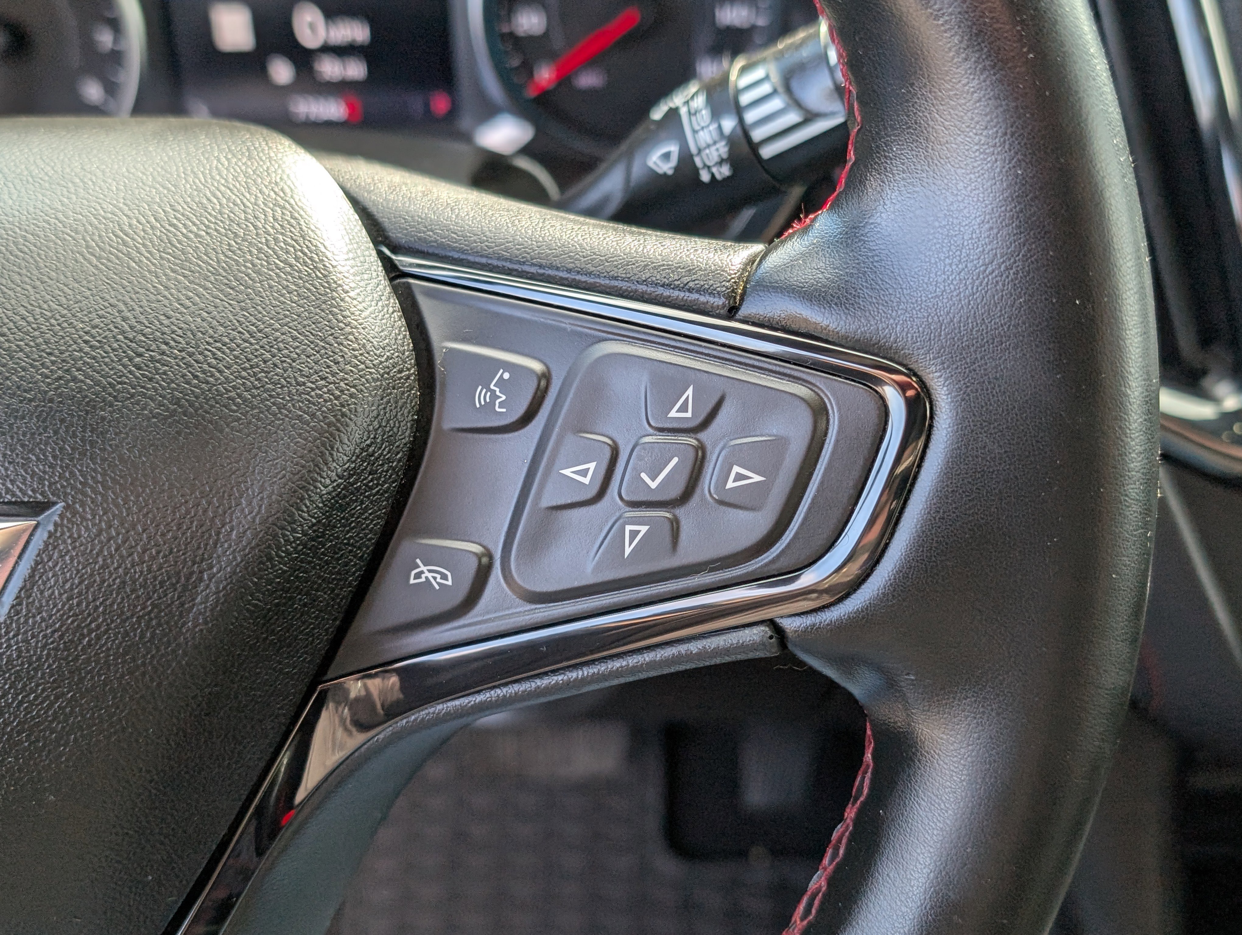 Used 2023 Chevrolet Equinox RS w/ RS Leather Package image 23