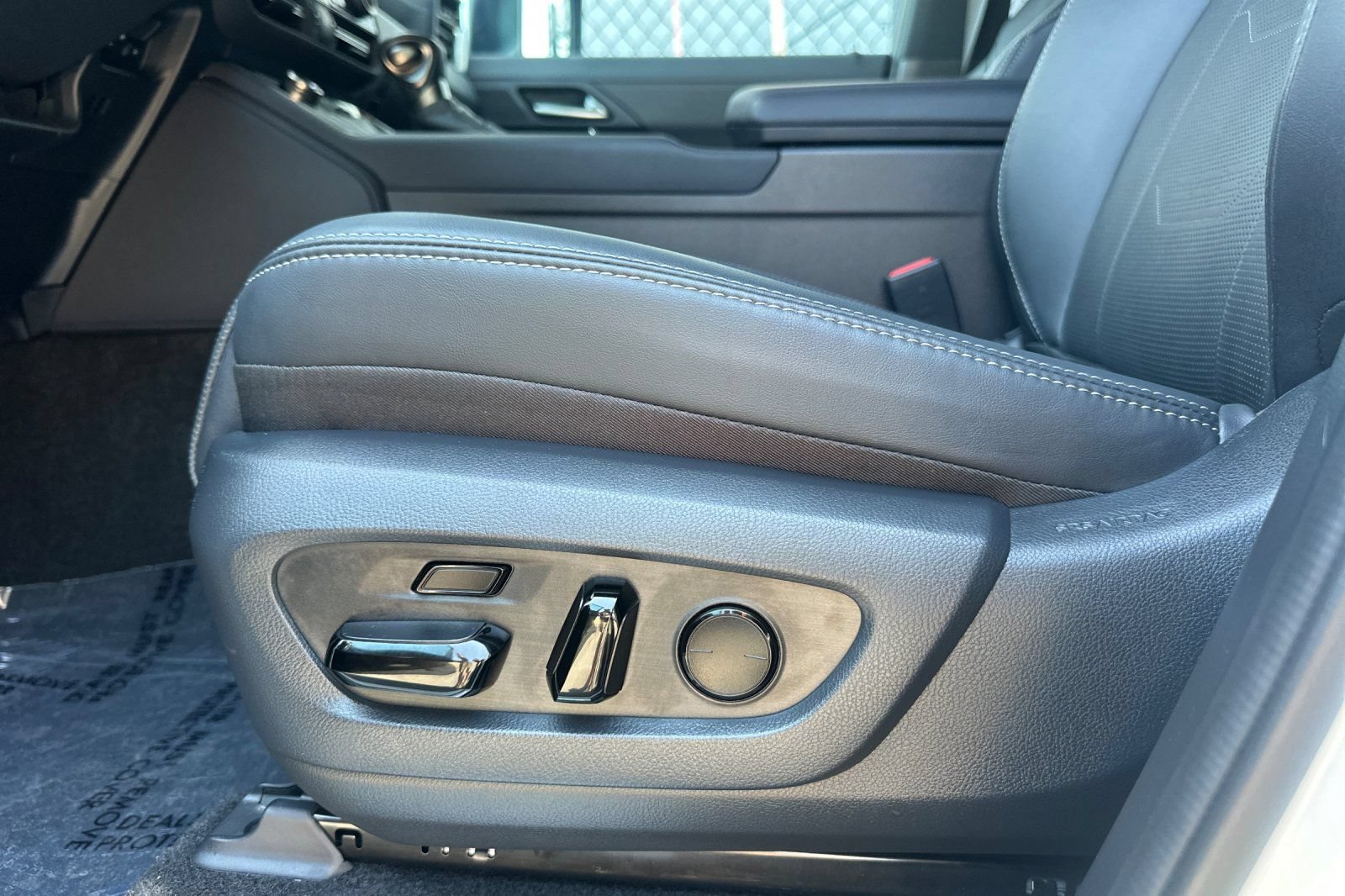 Used 2025 Lexus GX 550 w/ Accessory Package (Z1) AWD/4WD image 13