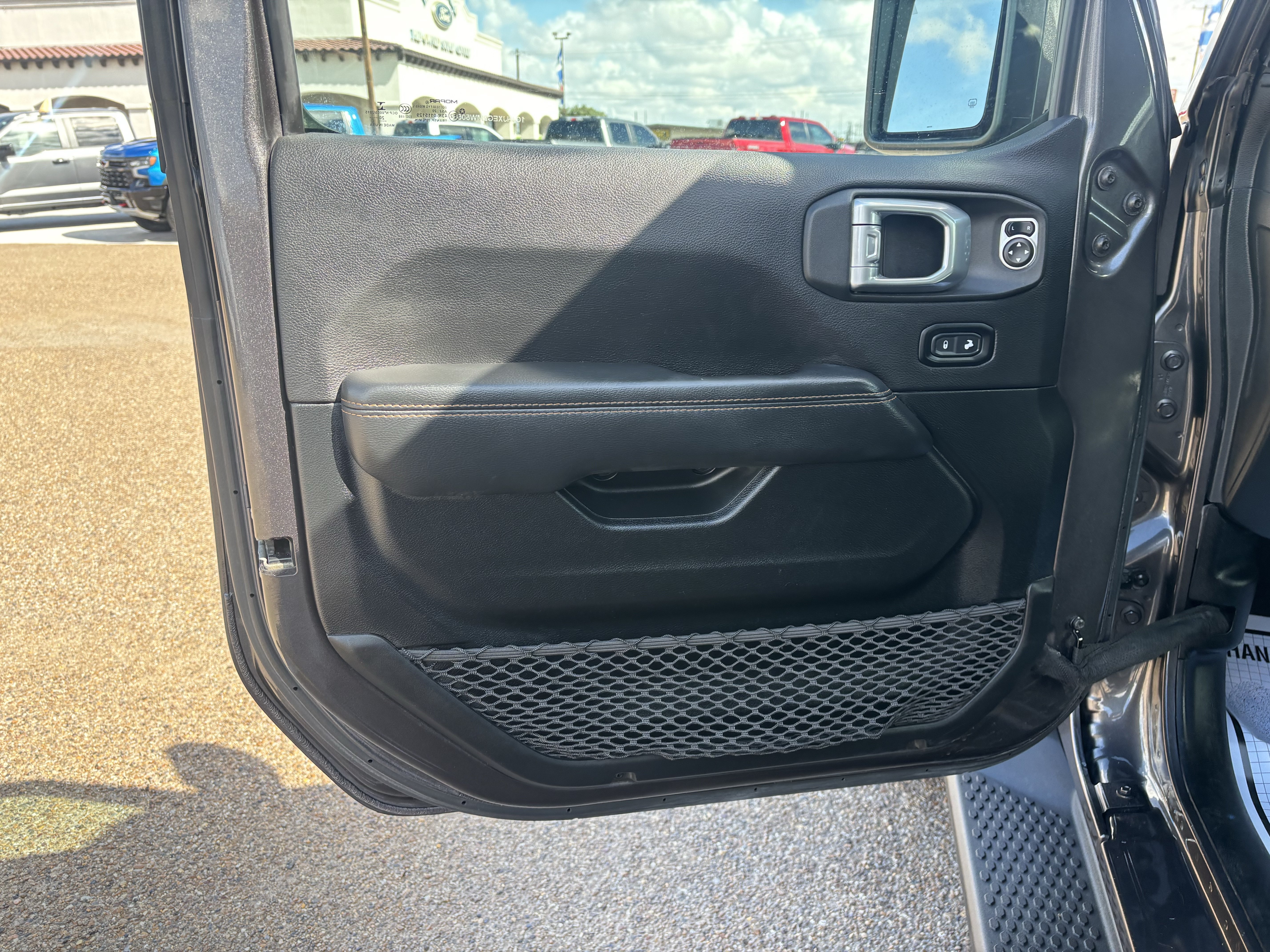 Used 2021 Jeep Wrangler Unlimited Sahara AWD/4WD image 10