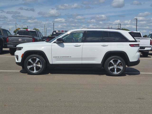 Used 2023 Jeep Grand Cherokee Limited w/ Trailer Tow Prep Group (B) AWD/4WD image 2