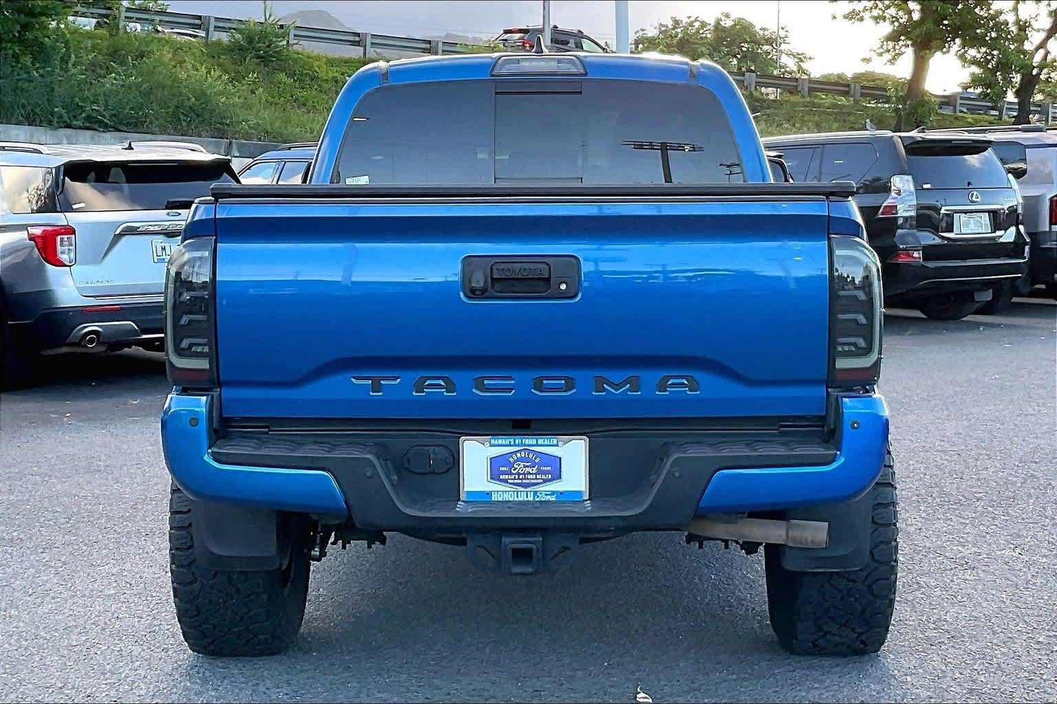 Used 2017 Toyota Tacoma TRD Sport RWD image 5