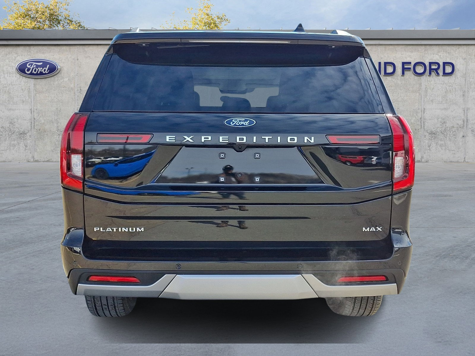 Certified 2025 Ford Expedition Max Platinum w/ Driver's Package image 3