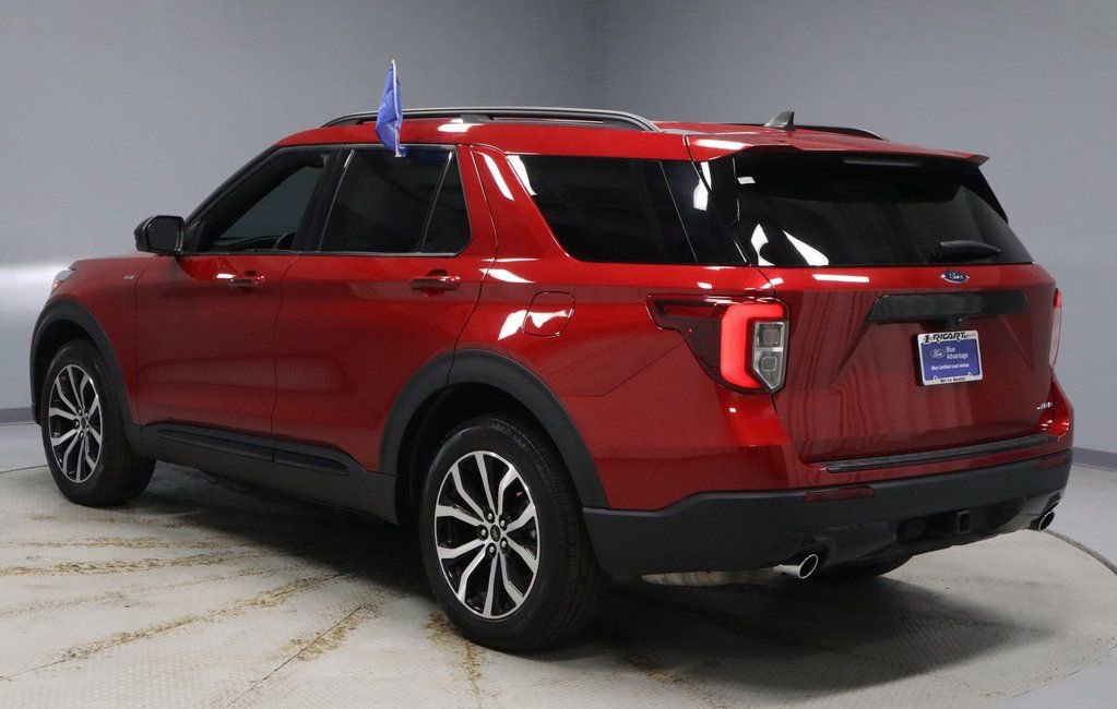 Certified 2024 Ford Explorer ST-Line w/ Class IV Trailer Tow Package image 3