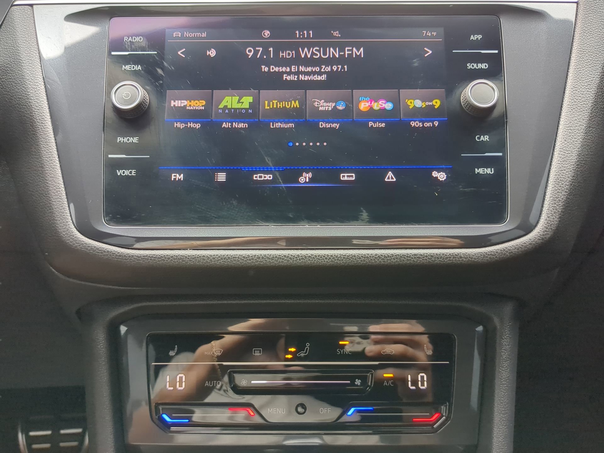 Used 2022 Volkswagen Tiguan SE R-Line image 45