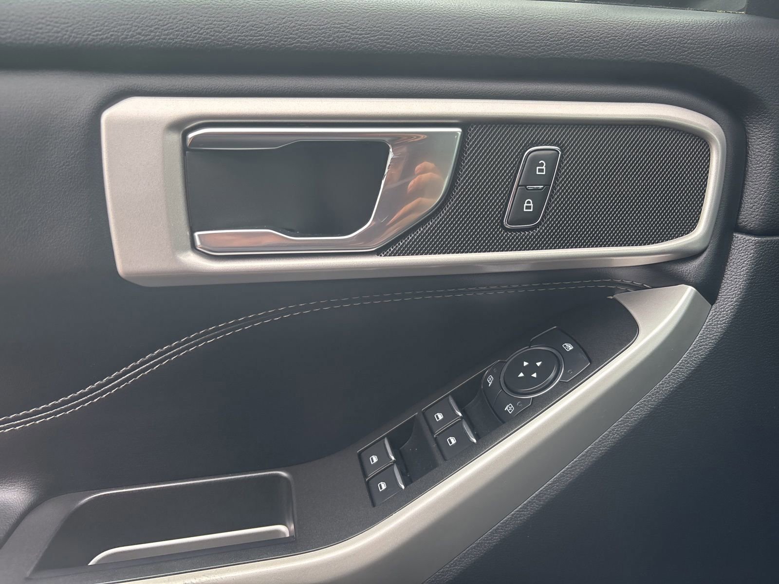 Certified 2022 Ford Explorer XLT w/ Equipment Group 202A image 29