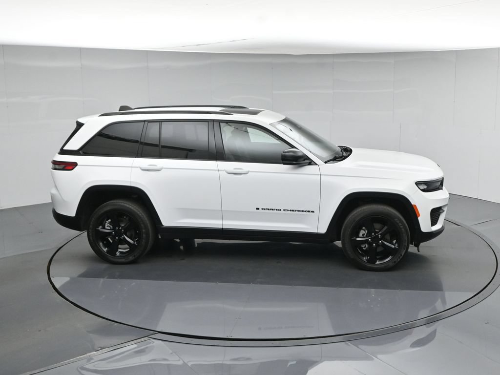Used 2023 Jeep Grand Cherokee Altitude AWD/4WD image 57