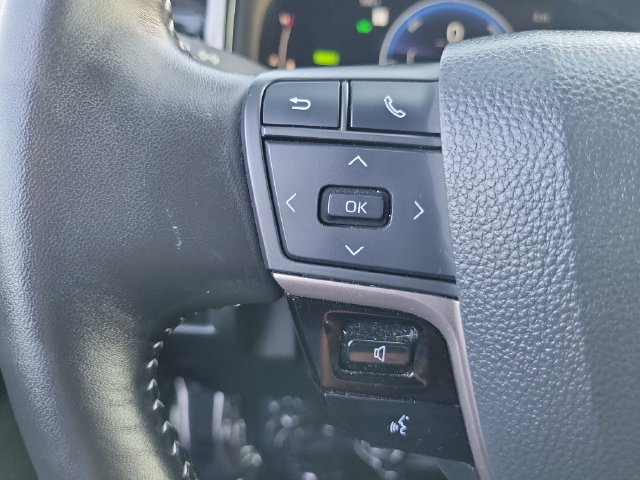 Used 2025 Toyota Camry SE FWD image 7