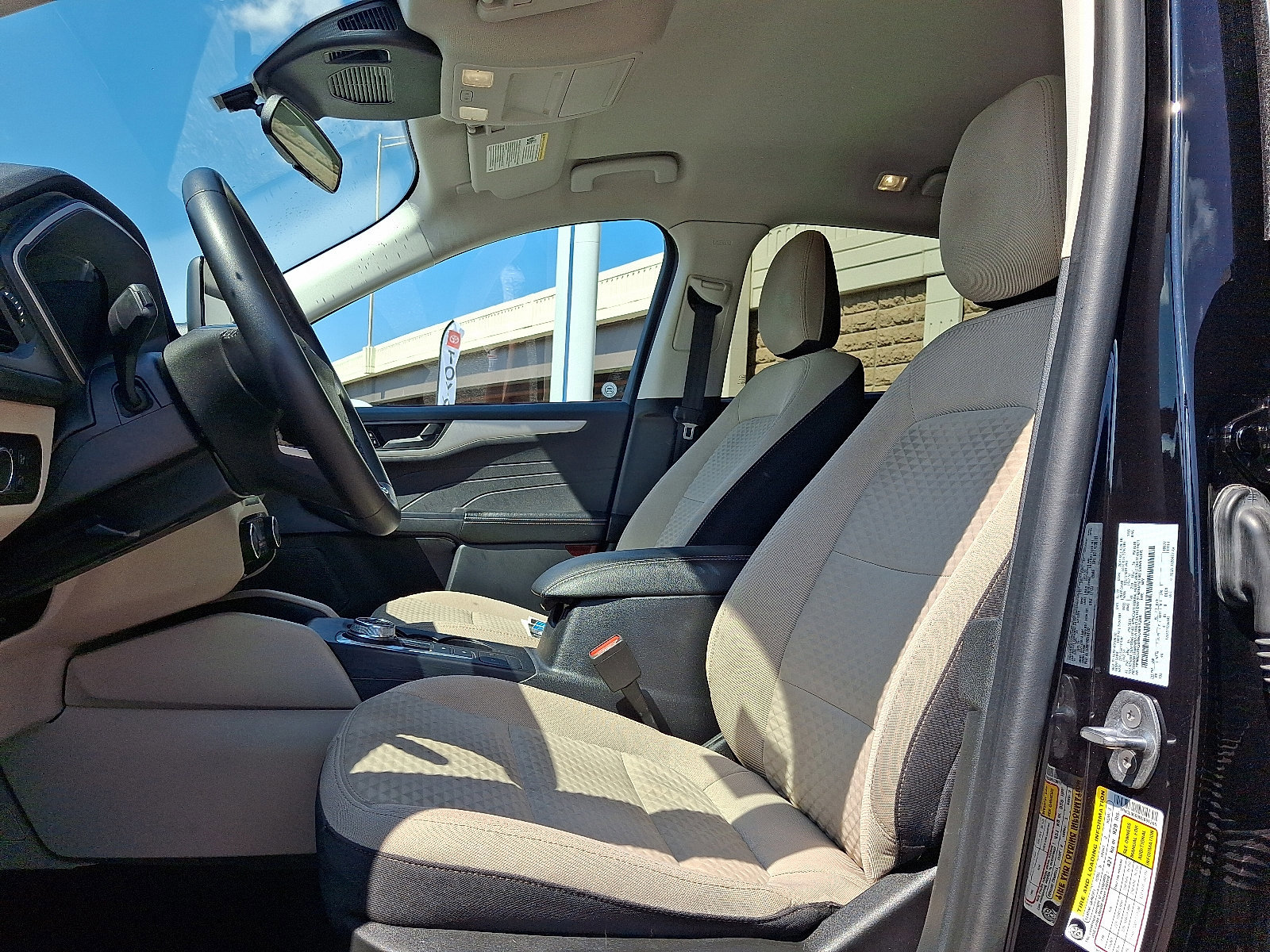 Certified 2022 Ford Escape SE w/ SE Sport Appearance Package image 13