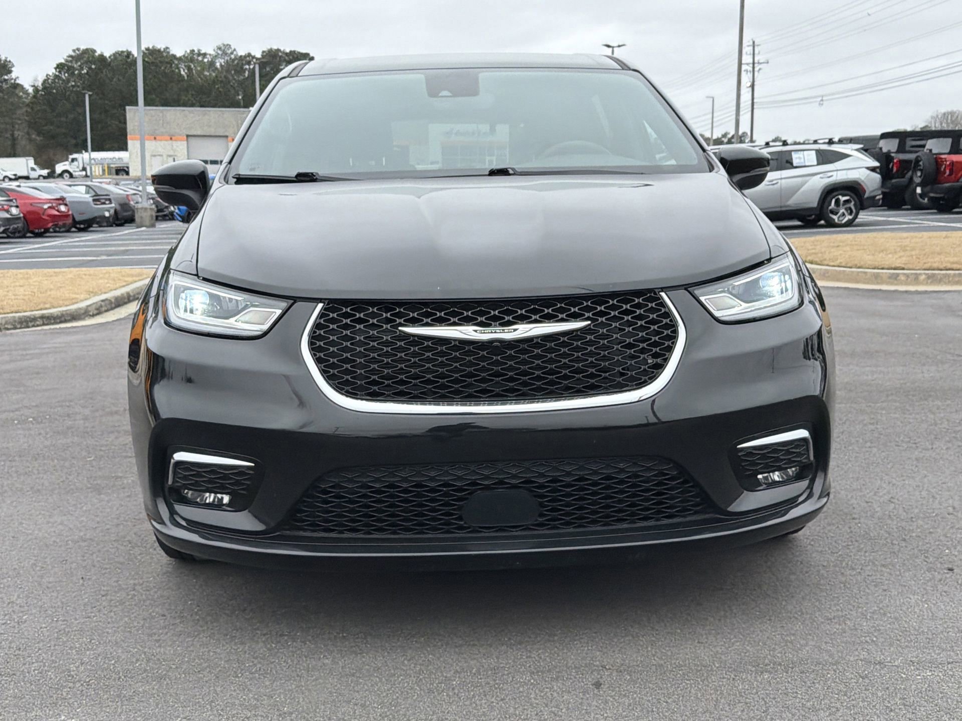 Used 2023 Chrysler Pacifica Touring image 8