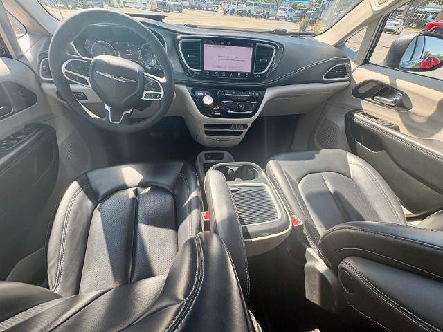 Used 2023 Chrysler Pacifica Touring-L FWD image 13