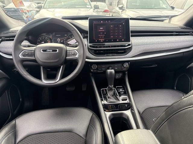 Used 2024 Jeep Compass Latitude image 15