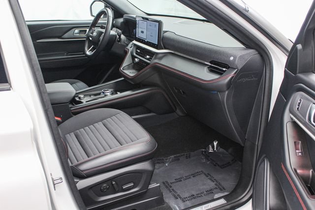 Certified 2025 Ford Explorer ST-Line w/ Premium Package RWD image 18