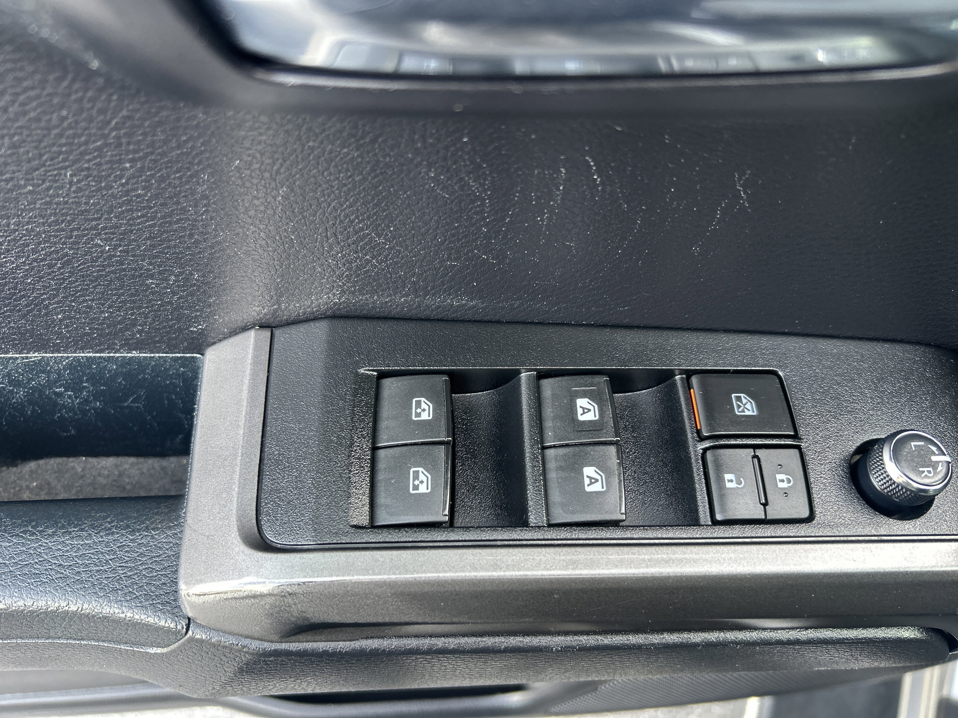 Used 2018 Toyota Tacoma TRD Off-Road image 24