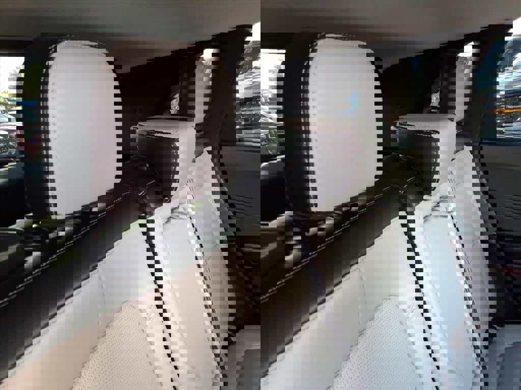 Certified 2023 Ford Escape Platinum w/ Class II Trailer Tow Package image 15