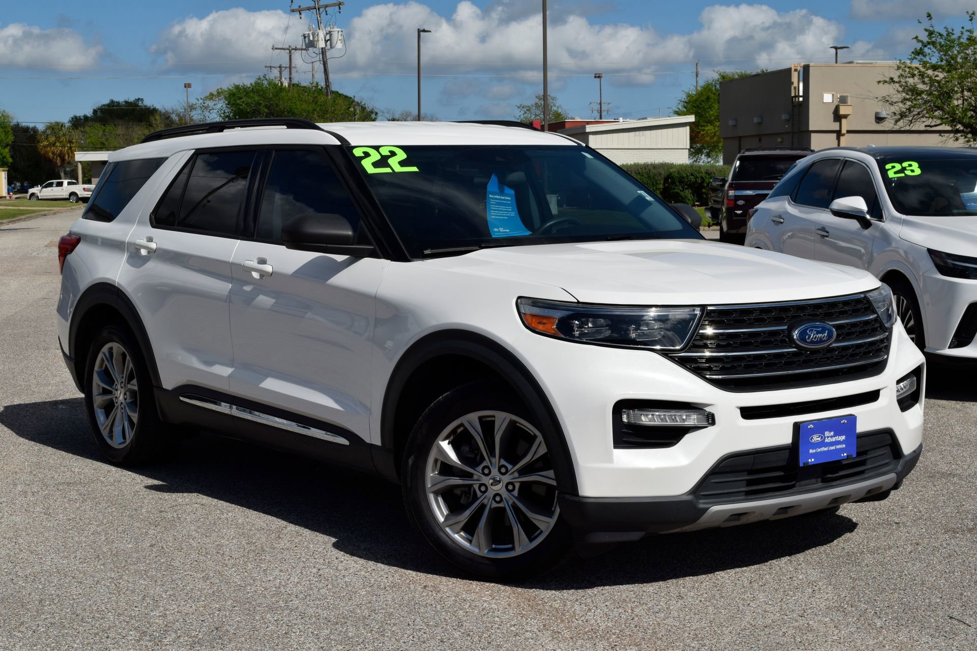 Certified 2022 Ford Explorer XLT w/ Equipment Group 202A image 3