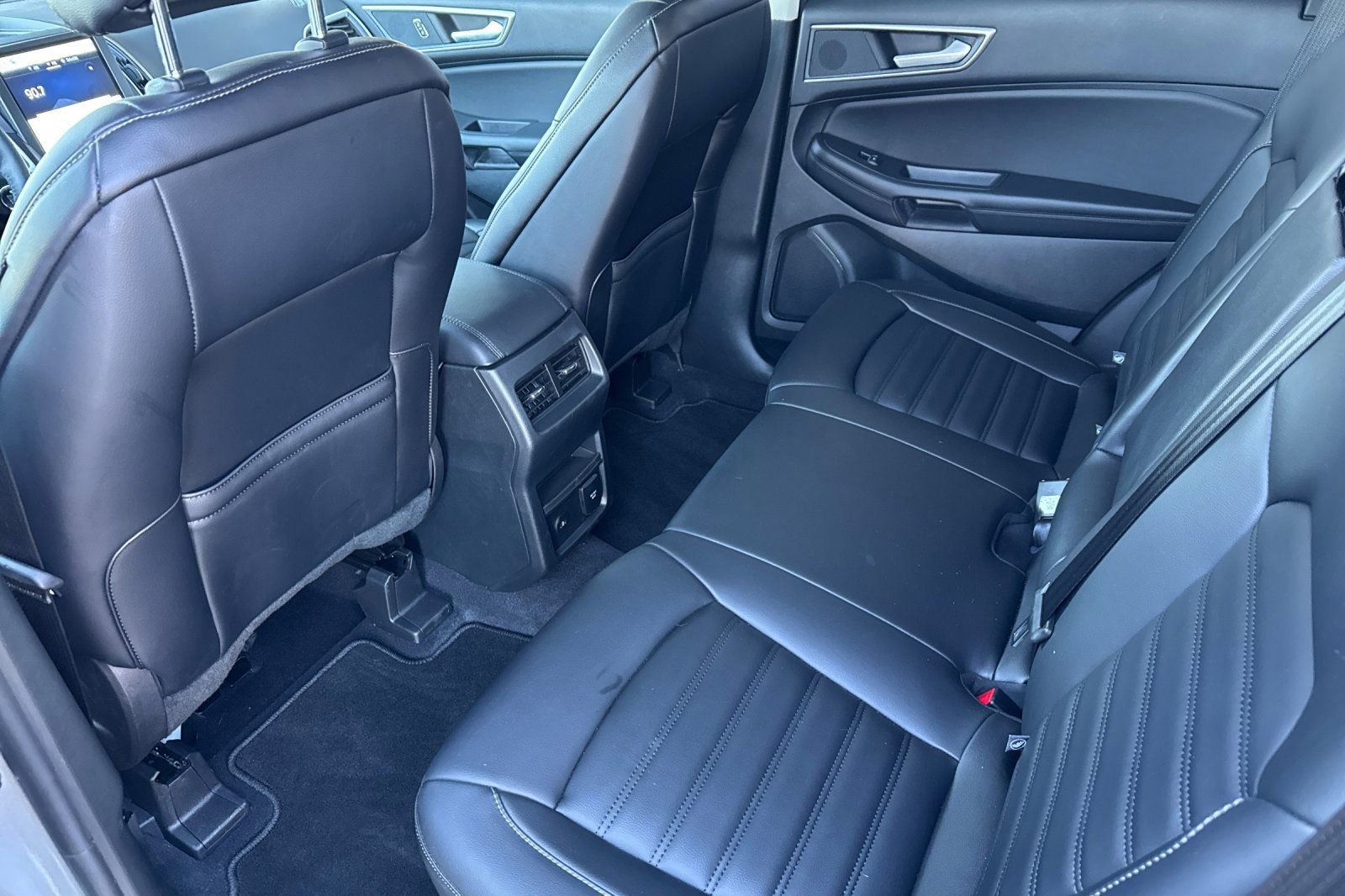 Certified 2024 Ford Edge SEL w/ Convenience Package image 9