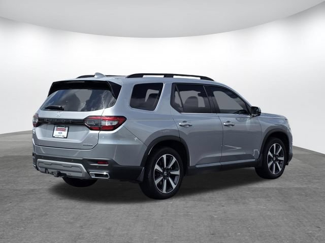 Used 2025 Honda Pilot Touring image 4