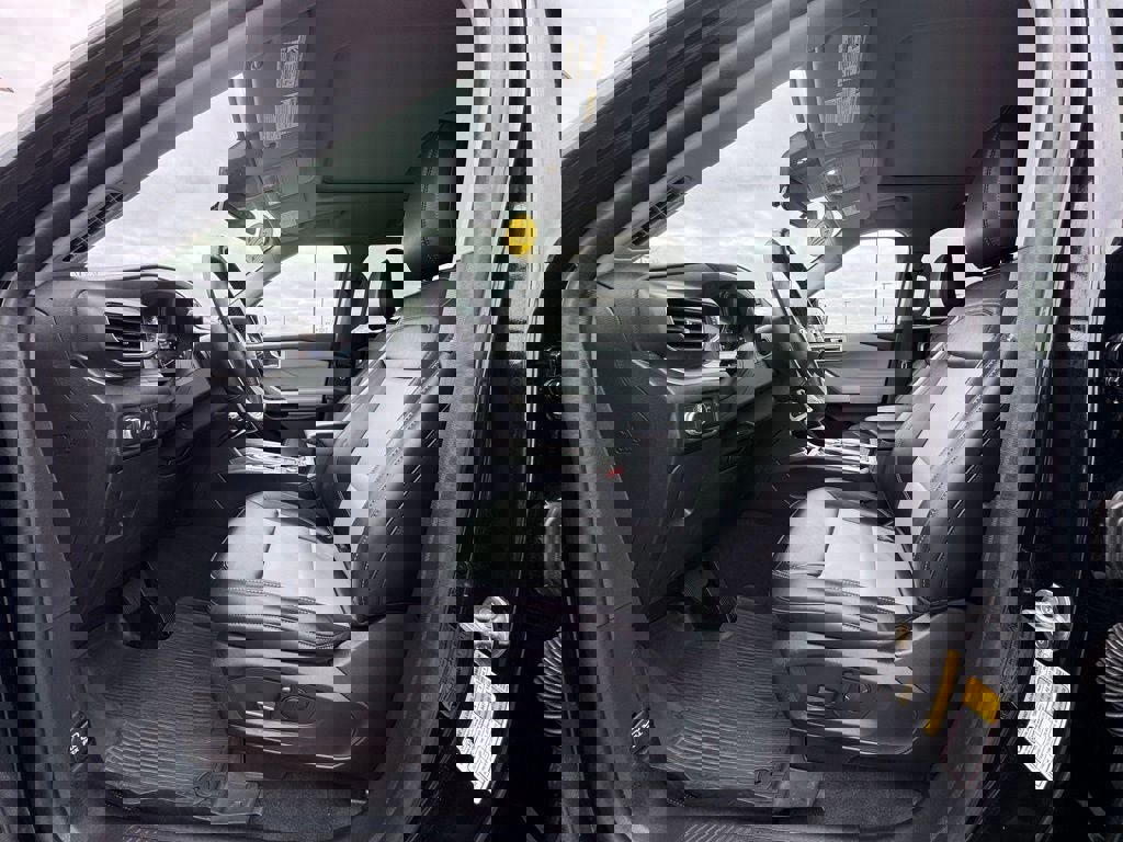 Certified 2022 Ford Explorer XLT w/ Equipment Group 202A image 21