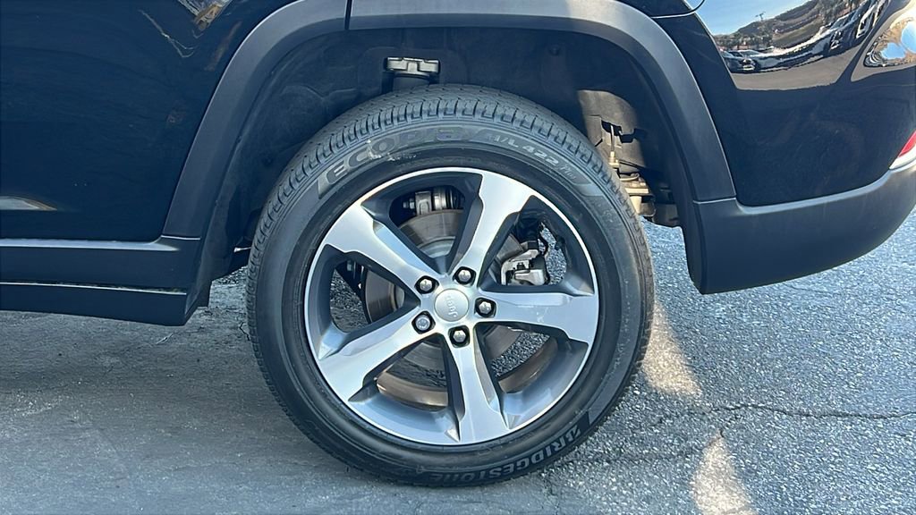 Used 2023 Jeep Grand Cherokee Limited AWD/4WD image 7