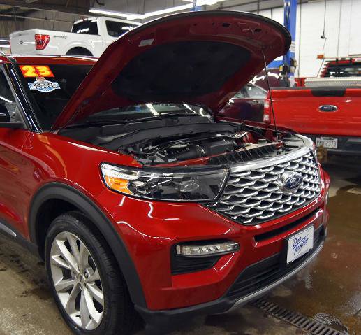 Certified 2023 Ford Explorer Platinum w/ Technology Package AWD/4WD image 8