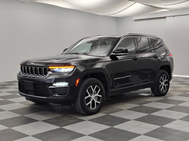 Used 2023 Jeep Grand Cherokee Limited AWD/4WD image 7