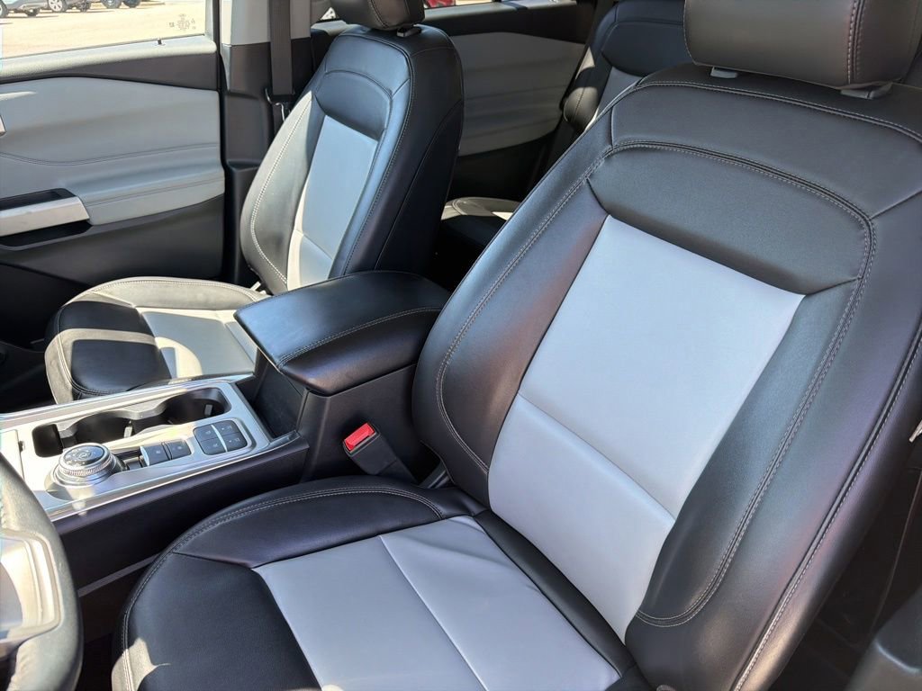 Certified 2023 Ford Explorer XLT w/ Equipment Group 202A RWD image 23