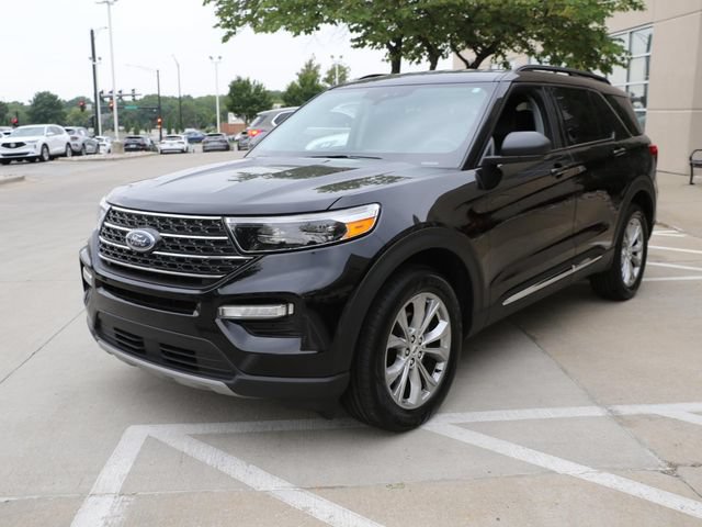 Certified 2023 Ford Explorer XLT w/ Equipment Group 202A AWD/4WD image 3