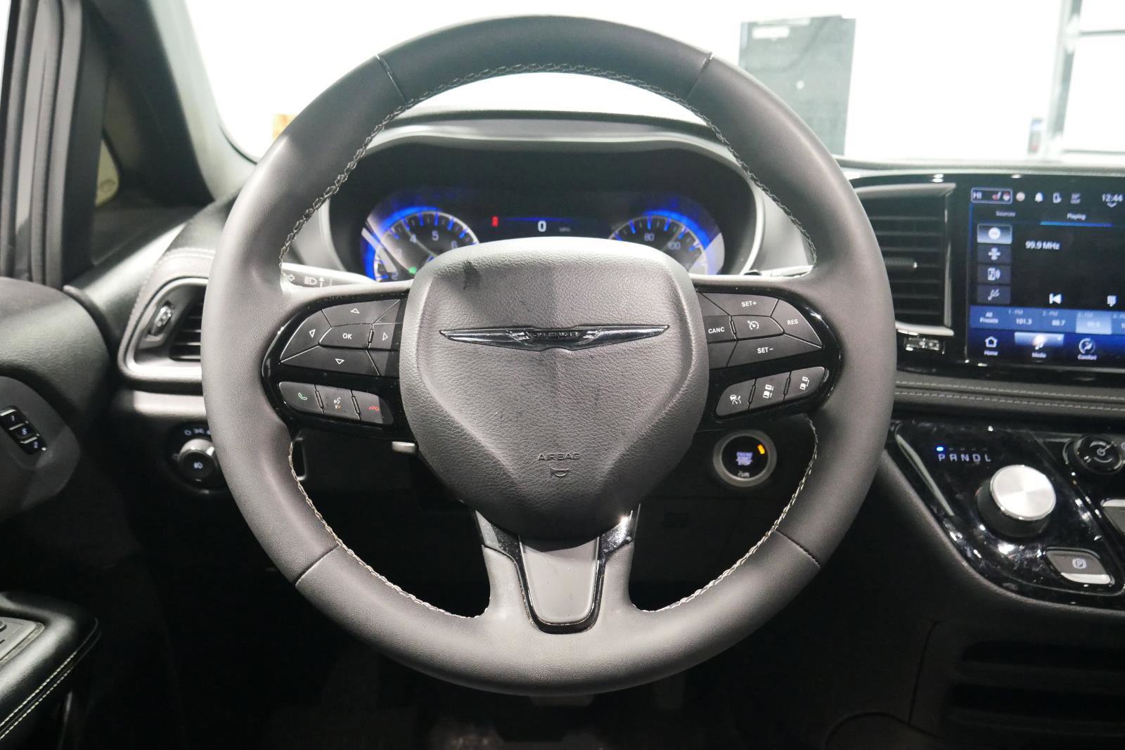 Used 2023 Chrysler Pacifica Touring-L w/ S Appearance Package image 21