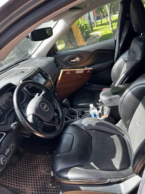 Used 2020 Jeep Cherokee Latitude Plus AWD/4WD image 5