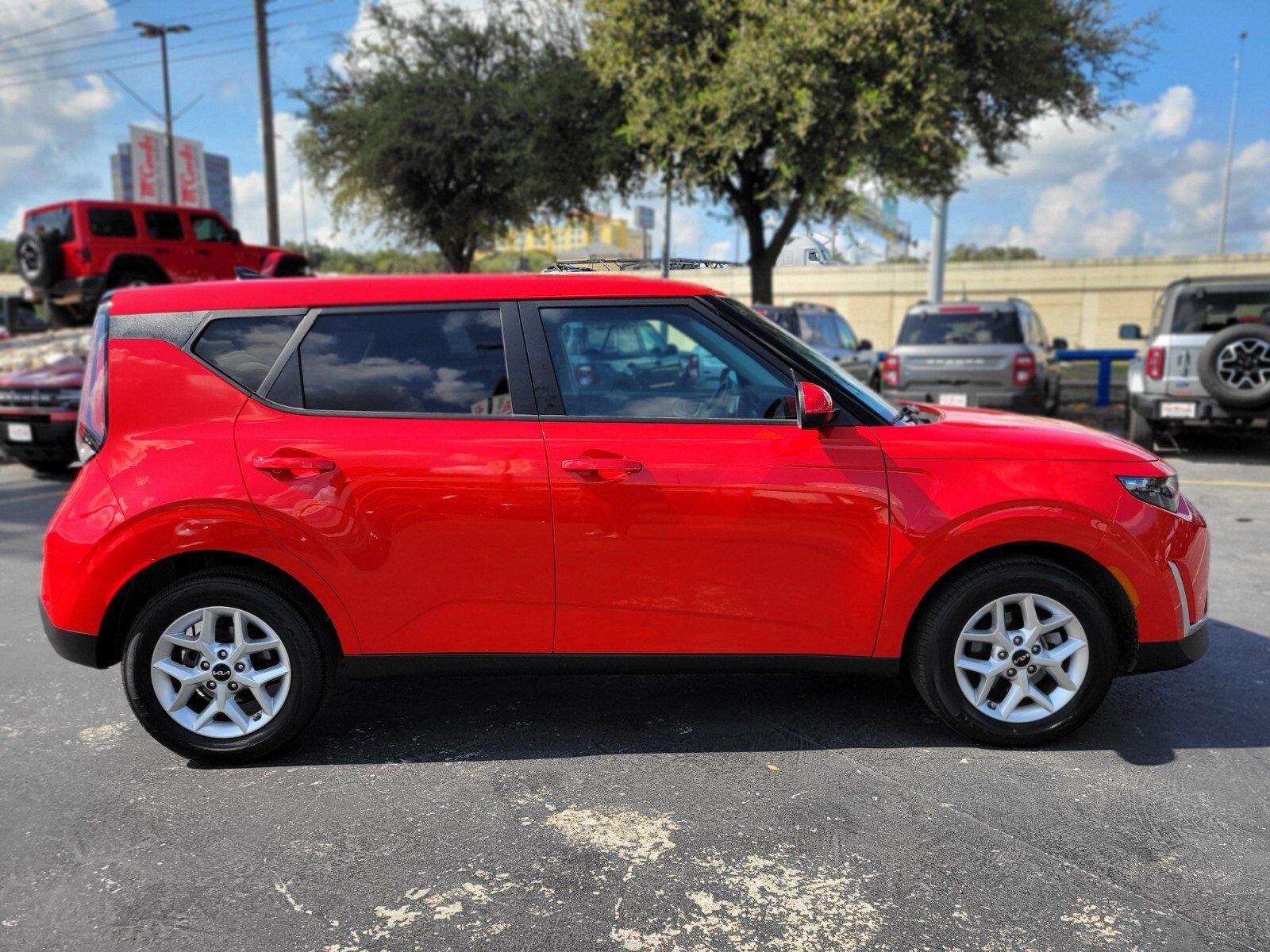 Used 2024 Kia Soul LX w/ Option Group 015 image 2