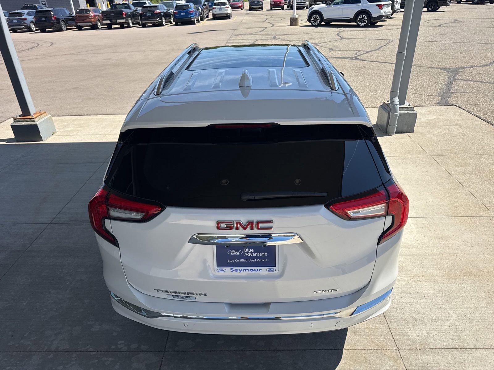 Used 2024 GMC Terrain Denali w/ Denali Premium Package AWD/4WD image 7