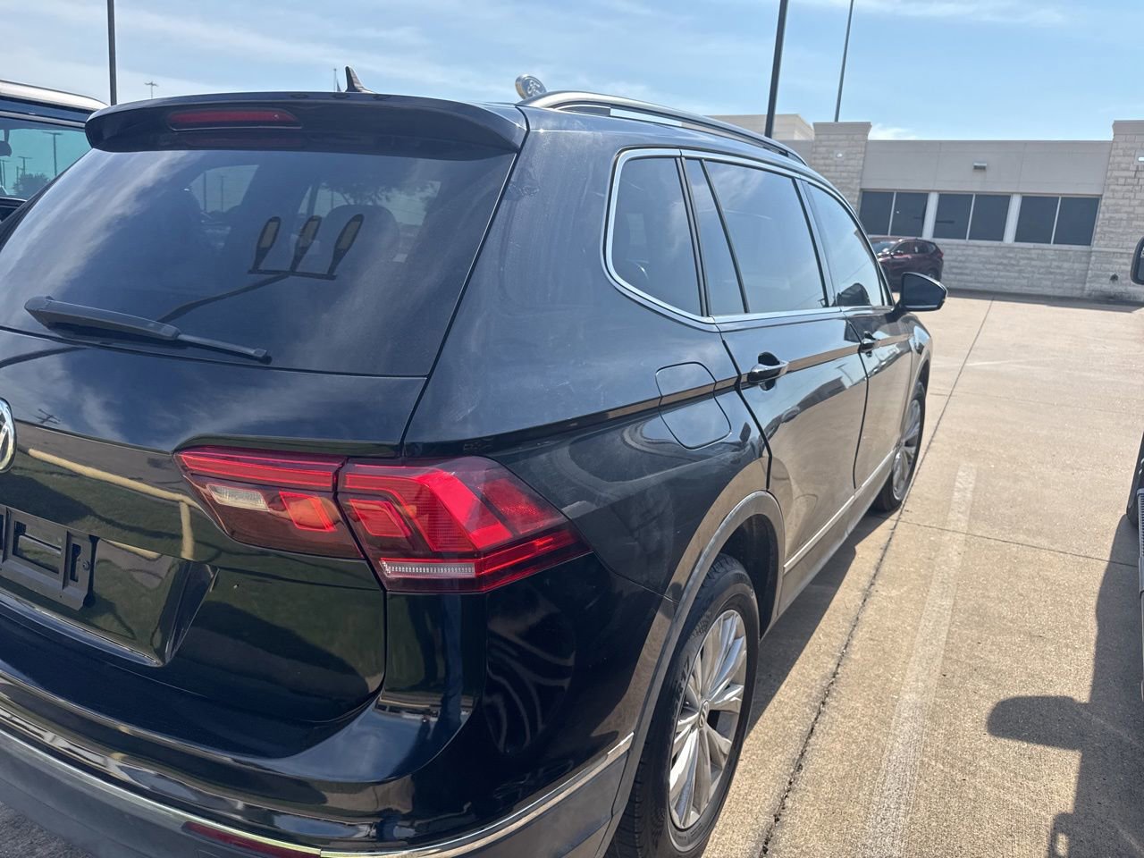 Used 2018 Volkswagen Tiguan SE FWD image 4