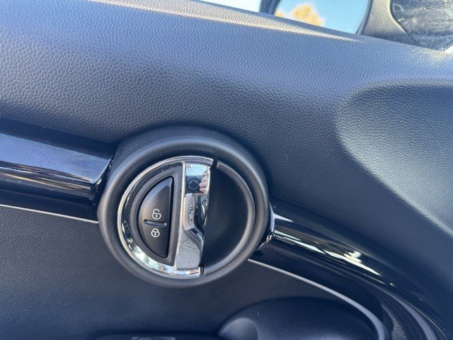 Used 2023 MINI Cooper S image 11