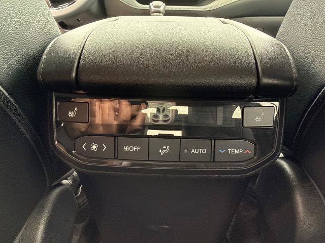 Used 2023 Toyota Highlander Platinum AWD/4WD image 11