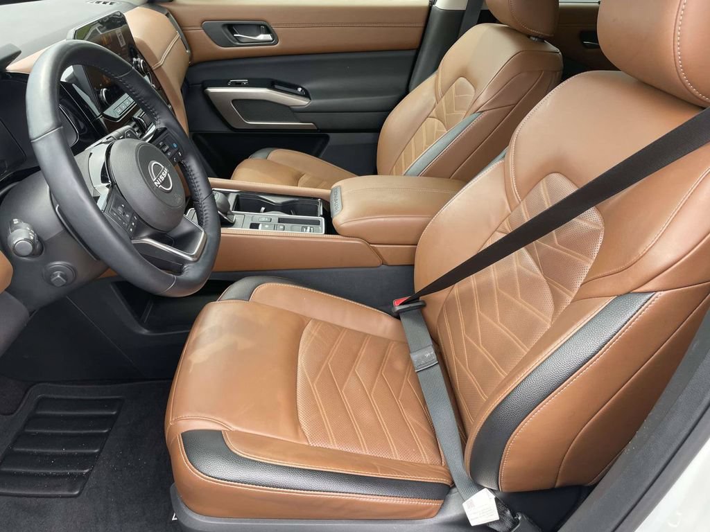 Used 2023 Nissan Pathfinder Platinum w/ Cargo Package FWD image 13